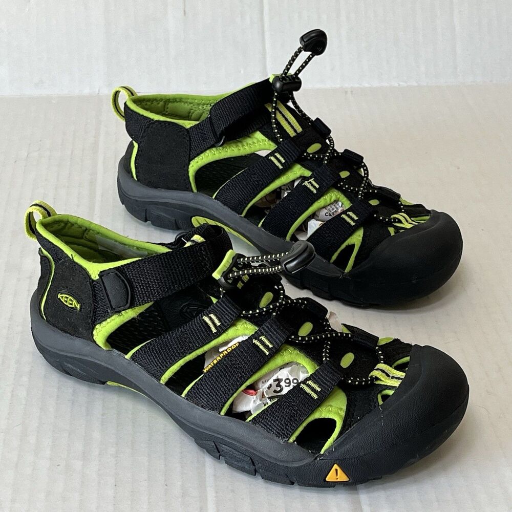 Keen Newport H2 Youth Kids Black Hiking Waterproof Closed Toe Sandals Size 5